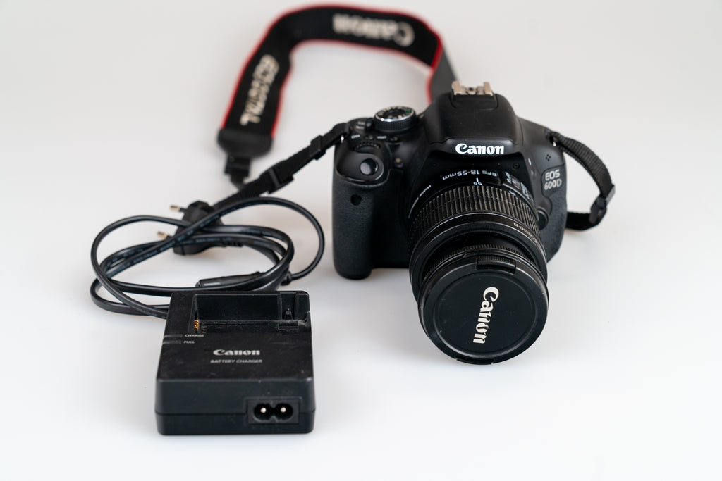 Canon EOS 600D – Kit med lader