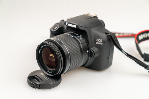 Canon EOS 2000D + 18-55mm