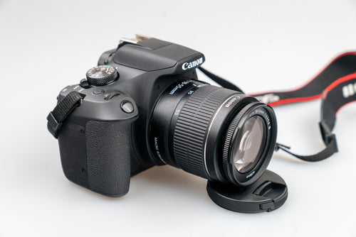 Canon EOS 2000D + 18-55mm