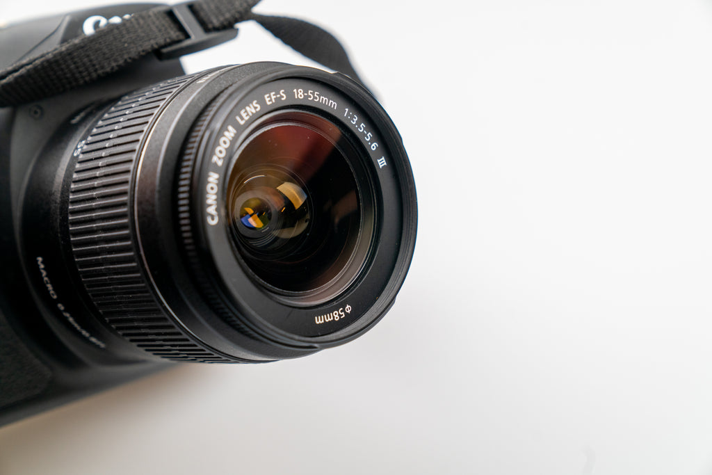 Canon EOS 2000D + 18-55mm