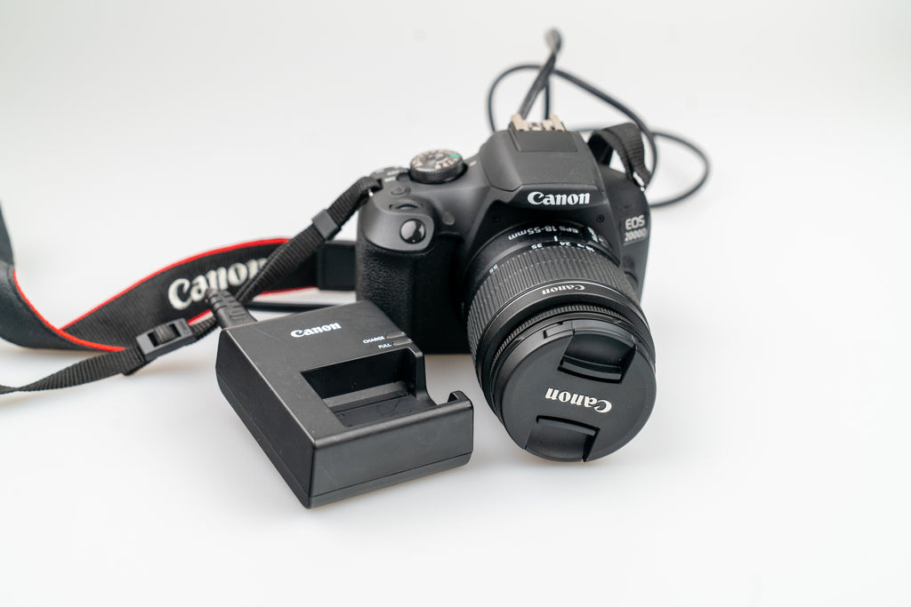 Canon EOS 2000D + 18-55mm