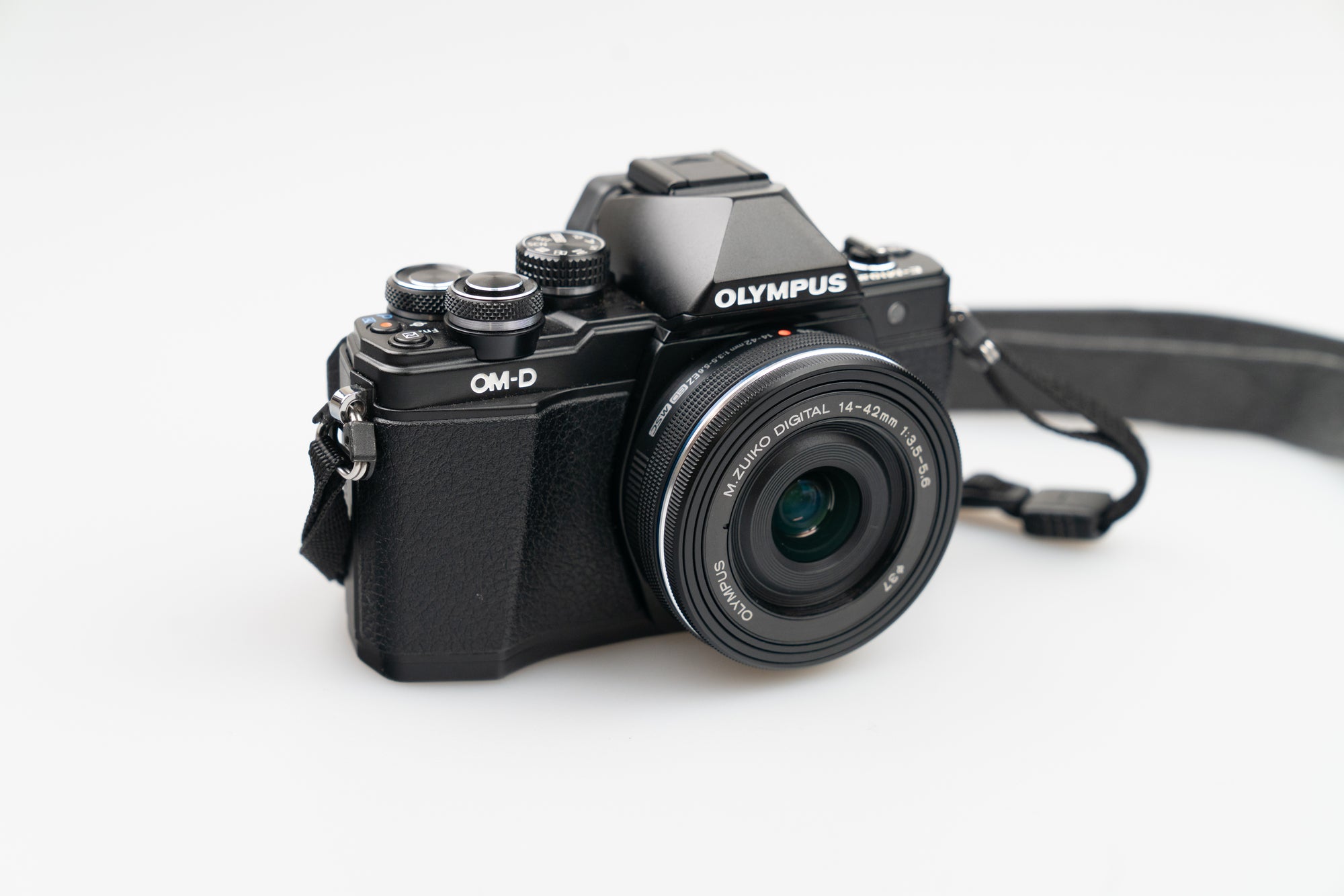 Olympus OM-D E-M10 Mark II med 14–42mm f/3.5–5.6
