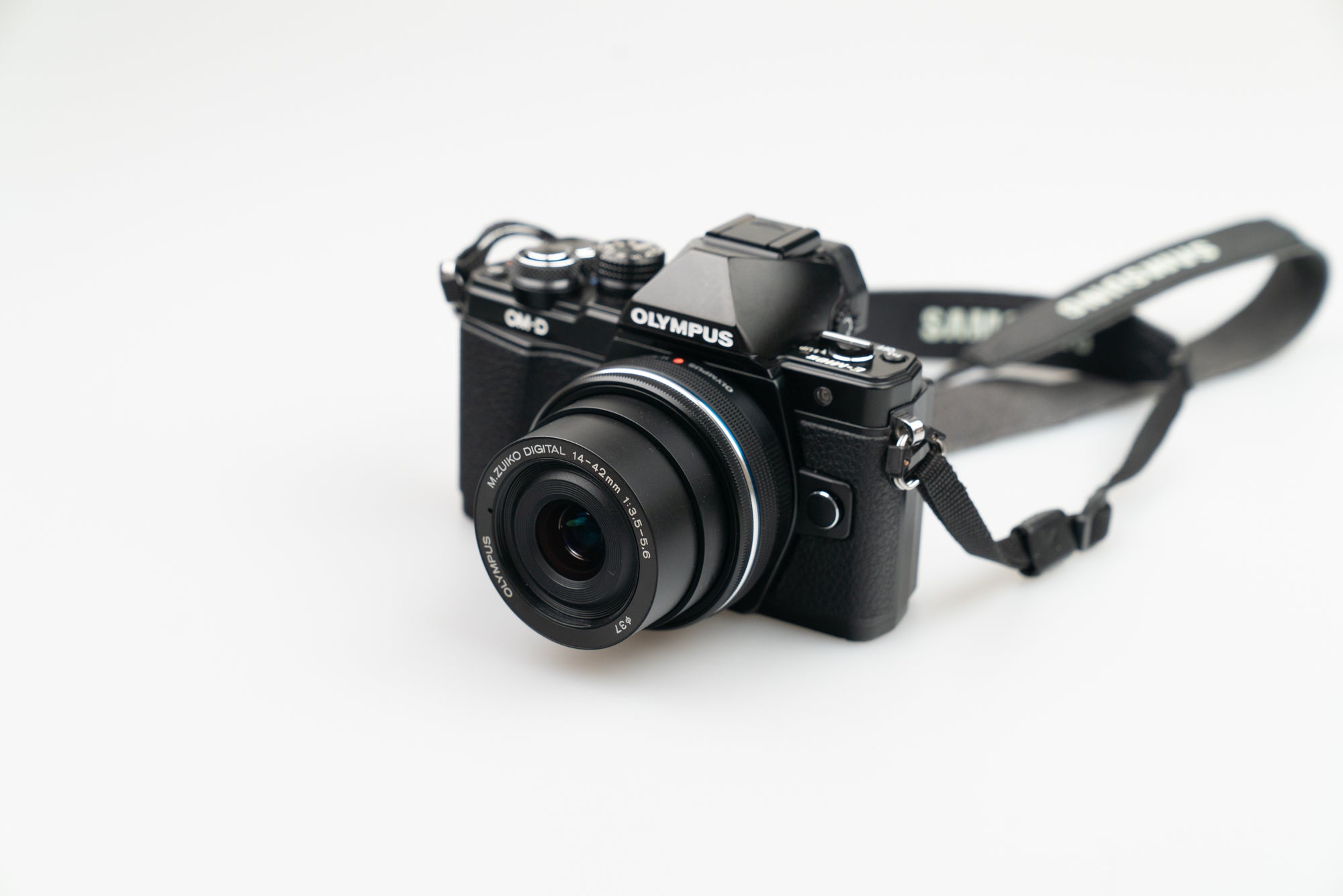 Olympus OM-D E-M10 Mark II med 14–42mm f/3.5–5.6