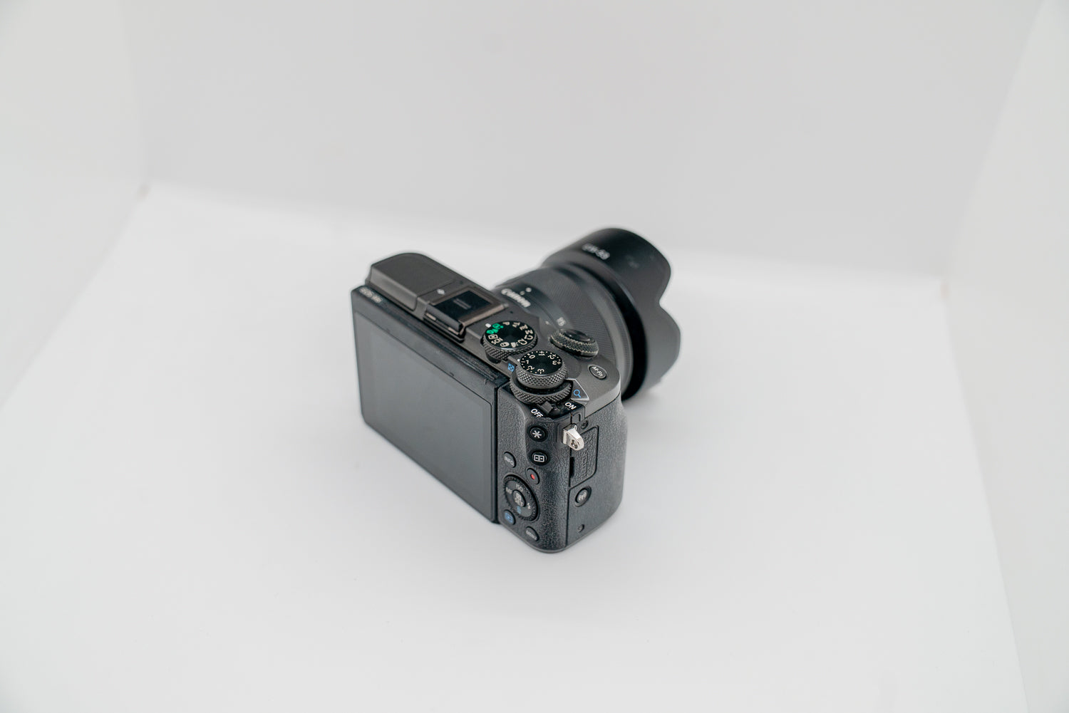 Canon M6 systemkamera + 4 objektiver